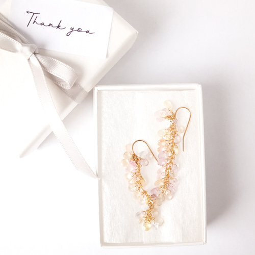 宝石質 マルチカラー サファイア × 14kgf の フリンジ ピアス 長さ5cm