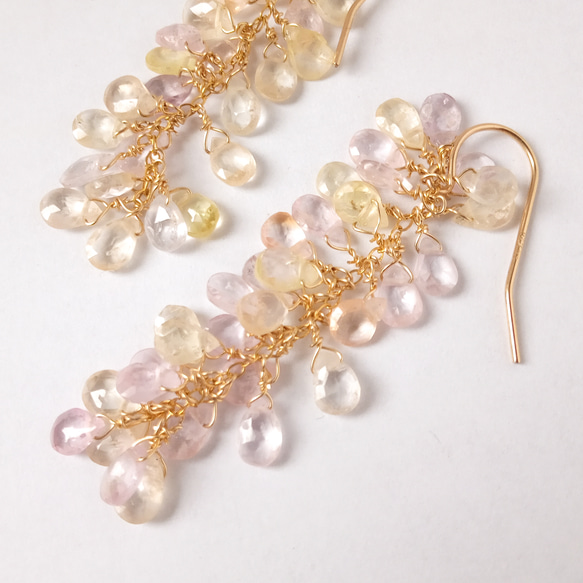 宝石質 マルチカラー サファイア × 14kgf の フリンジ ピアス 長