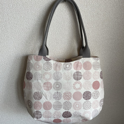《受注製作》桜色のボタニカルの丸いラインのトートバッグ 1枚目の画像