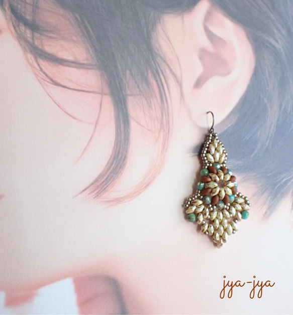 【新色】twin beads earrings - ivory  brown 4枚目の画像