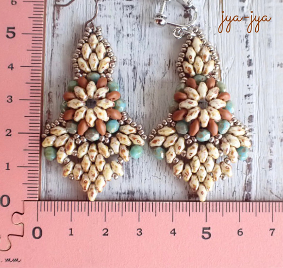 【新色】twin beads earrings - ivory  brown 3枚目の画像