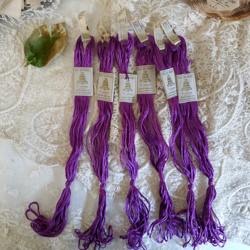 【希少】DMC刺繍糸サンプラー（大）色見本　フランスアンティーク　メルスリー DMC 刺繍糸の色見本帳 フランスの刺しゅう 高価買取対象品| 古本買取