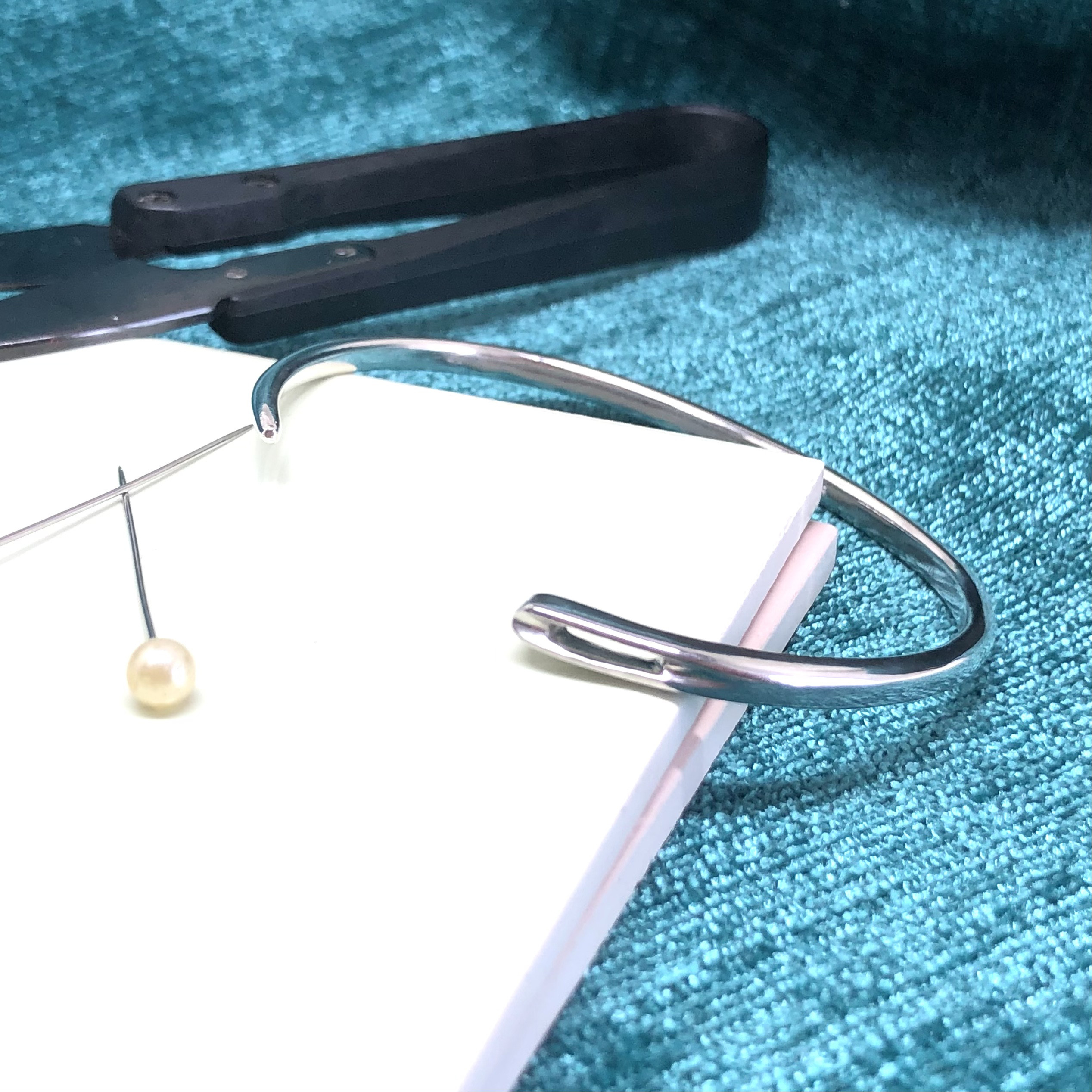 縫い針バングル