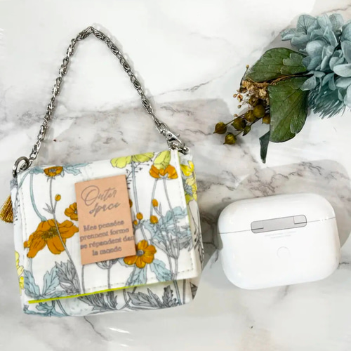 新品　♡ミニチェーン付きHモチーフAirPodsケース♡ casedou_r-neck08