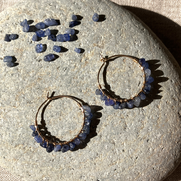 Sapphire Hoop Earrings – サファイア – 1枚目の画像