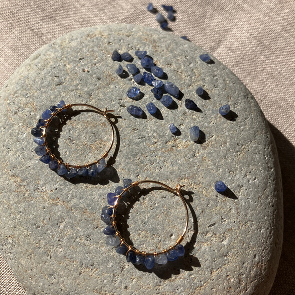 Sapphire Hoop Earrings – サファイア – 5枚目の画像