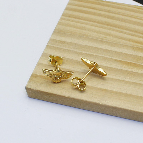 シルバー製鷹ピアス18kゴールド ピアス（スタッド・一粒） olive