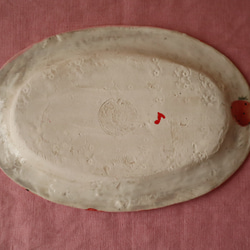 　※訳あり品　粉引きピンク化粧土地いちごのオーバルリム皿。 6枚目の画像