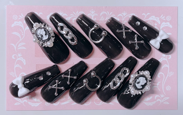 地雷系ネイルチップ ジェルネイル ライヴ ワンホン 黒 クール ネイル