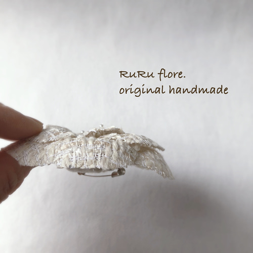 ツイード カメリアコサージュブローチA オフホワイト 入学式・卒業式