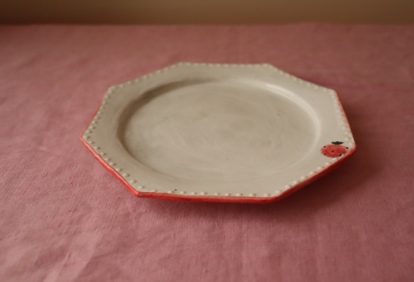 粉引きオクトゴナルイチゴ一個のお皿 5枚目の画像