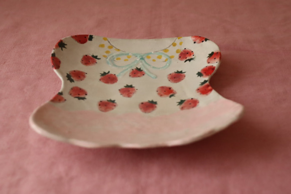 　粉引きいちごのワンピース皿。 5枚目の画像