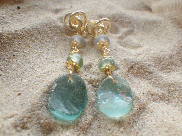 Seaside Romanglass Earrings☆ローマングラス☆一点物 8枚目の画像