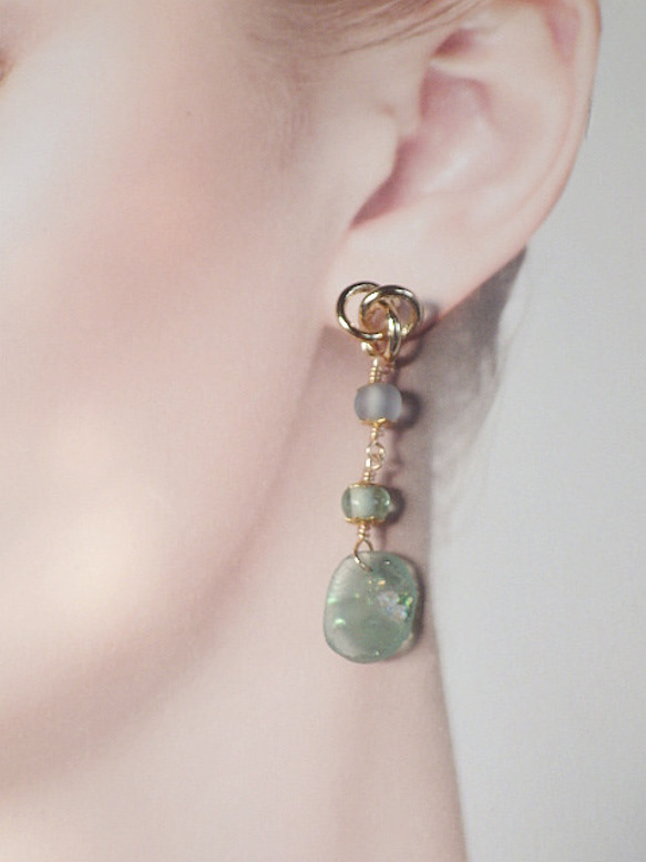 Seaside Romanglass Earrings☆ローマングラス☆一点物 5枚目の画像