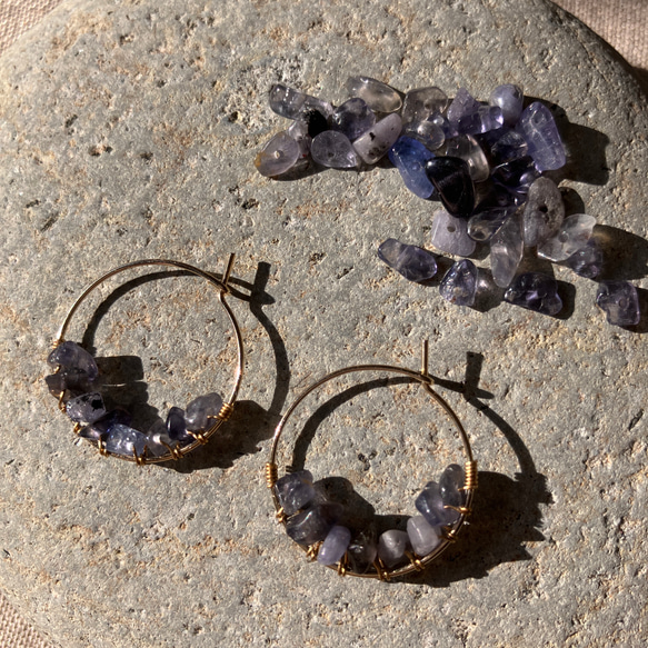 Iolite Hoop Earrings – アイオライト – 5枚目の画像