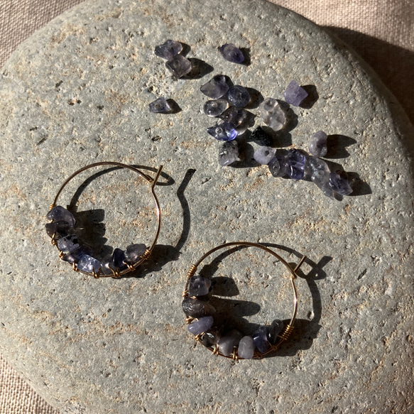 Iolite Hoop Earrings – アイオライト – 4枚目の画像