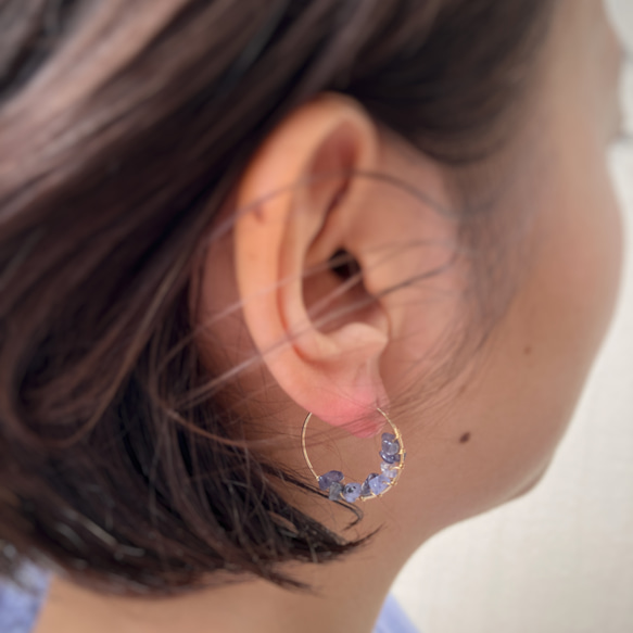Iolite Hoop Earrings – アイオライト – 2枚目の画像