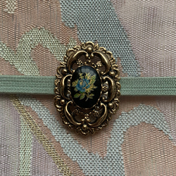 ビンテージガラス素材のレトロなブルーローズの帯留め「ブルーローズ・ビクトリアン」 8枚目の画像