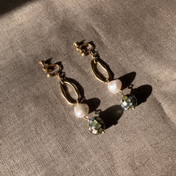 【1点のみ】Mosaic Shell Ball x Freshwater Pearl Earrings 6枚目の画像