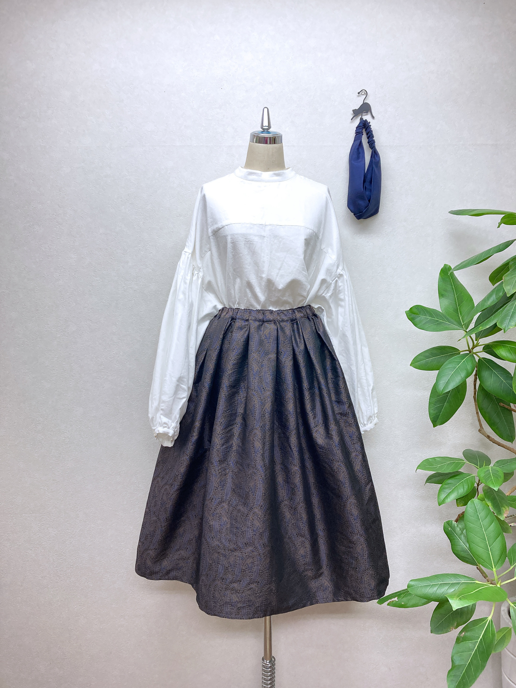 メモリータフタ＊ペイズリー柄のふんわりタックスカート