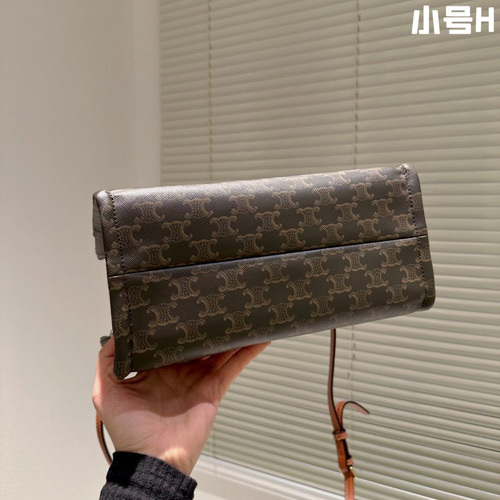 セリーヌ風 ショルダーバッグ セリーヌ風バッグの通販 by closet｜ラクマ