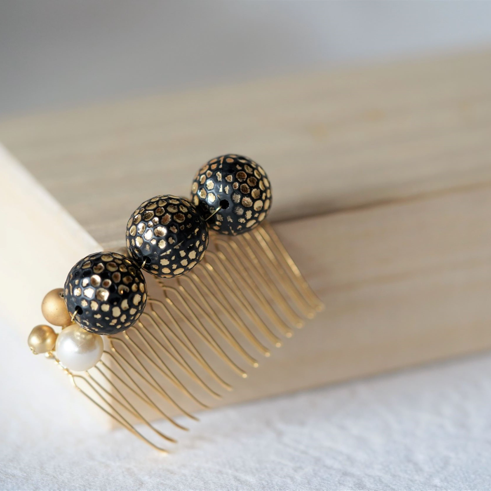 【 ドイツ金箔玉・ヘアコーム（black gold)】ー着物髪飾りー