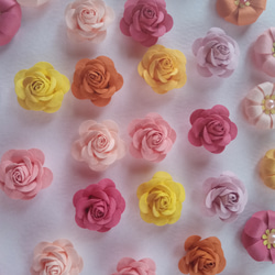 黄色、ピンク水色系　ペーパーフラワー詰め合わせ　30個  葉30個　クラフトパンチ　薔薇　花　立体　平面　1.8～2.8 2枚目の画像