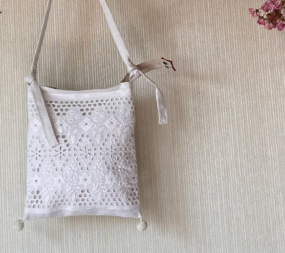 whitework＊大きなスマホショルダー＊フランスアンティーク＊手刺繍*ポシェット*サコッシュ＊3WAY 1枚目の画像