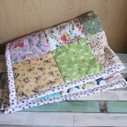 作家様　パッチワークブランケット 小花のブランケット - パッチワーク・ウェンディーズ