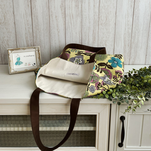 カラフルフラワーの大きめトートバッグ イエロー トートバッグ