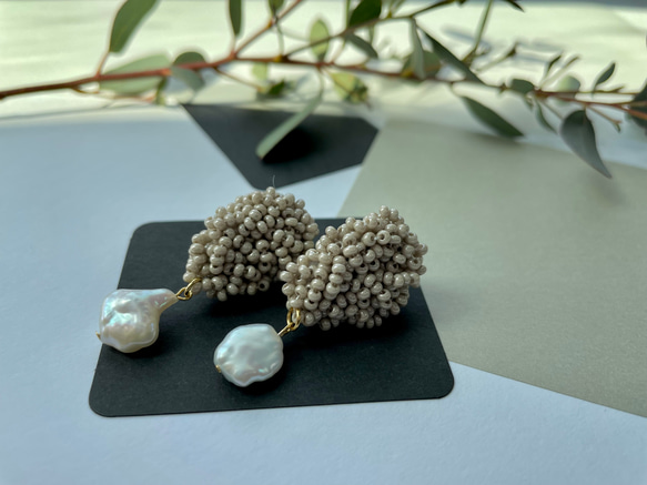 ビーズ刺繍アクセサリー/ビーズアクセサリー/イヤリング/淡水パール/入園式/入学式/春イヤリング/くすみカラー/ピアス 5枚目の画像