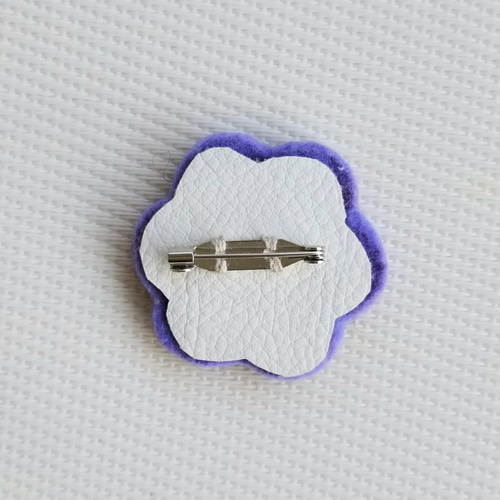 羊毛フェルトとビーズ刺繍のブローチ ブローチ はるじおん 通販