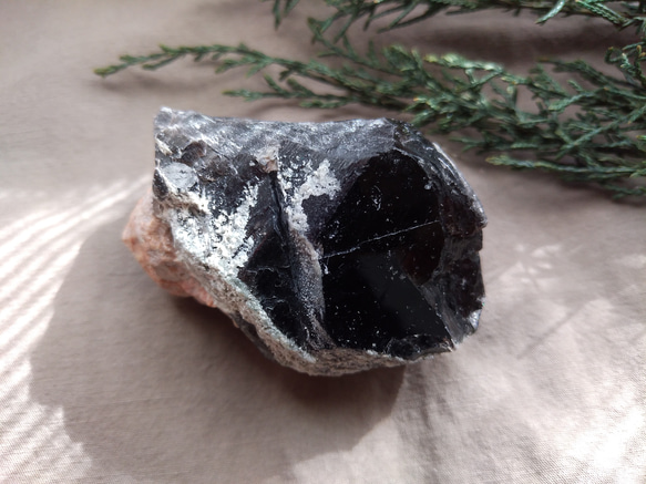 モリオン　純天然黒水晶　原石　/　① 2枚目の画像