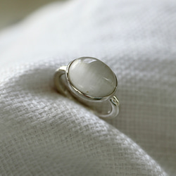 [silkの輝きwhite cat's eye topaz]ring 6枚目の画像