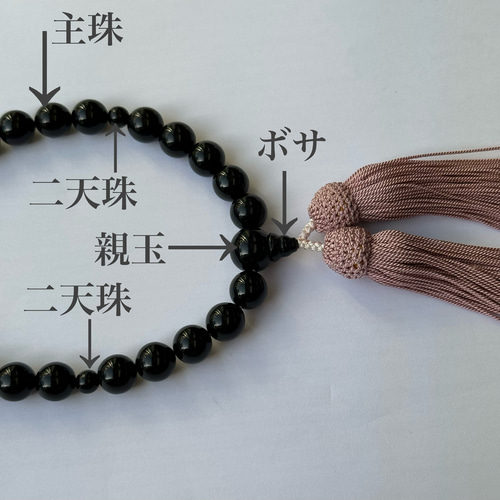 黒珊瑚のお念珠 主珠約10㎜ 親玉、ボサ黒珊瑚 正絹長房灰桜色 黒珊瑚のお念珠 主珠約10㎜ 親玉、ボサ黒珊瑚 正絹長房灰桜色