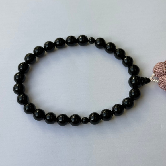 黒珊瑚のお念珠　主珠約10㎜　親玉、ボサ黒珊瑚　正絹長房灰桜色　R50312Y2 8枚目の画像
