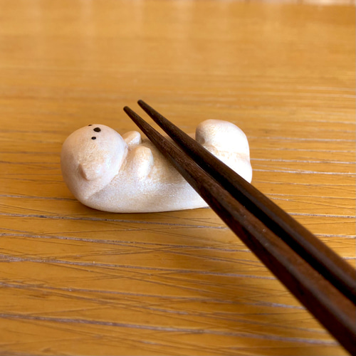 木彫りのラッコの箸置き 箸・箸置き ケージー工房 通販 15586153