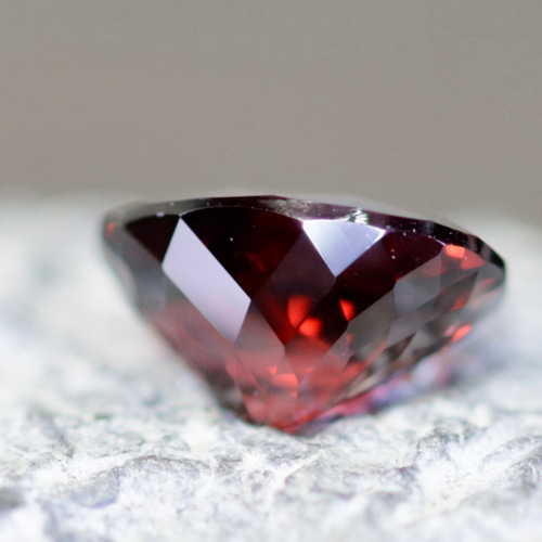 天然スピネル 0.40ct 【可愛いバイカラー】 オクタゴン