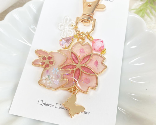 うさぎと桜 キーホルダー レジン キーホルダー cafe mocha