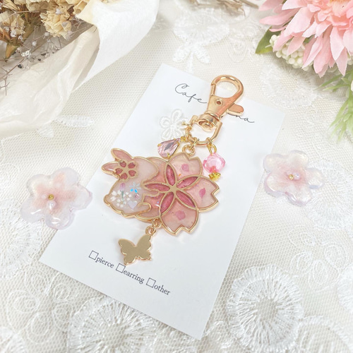 うさぎと桜 キーホルダー レジン キーホルダー cafe mocha✩.*˚ 通販