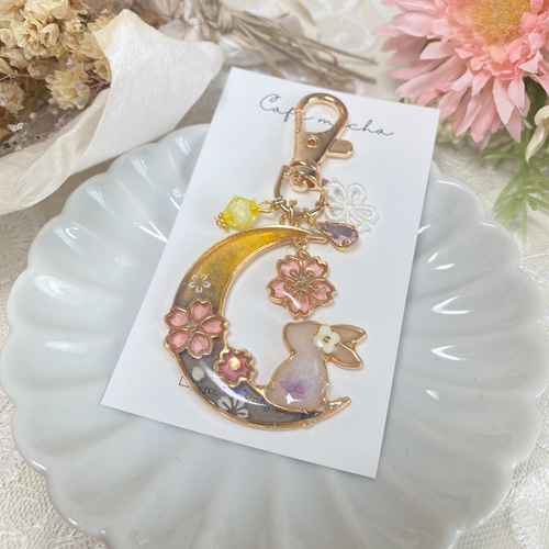 うさぎと月と夜桜 レジン キーホルダー キーホルダー cafe mocha