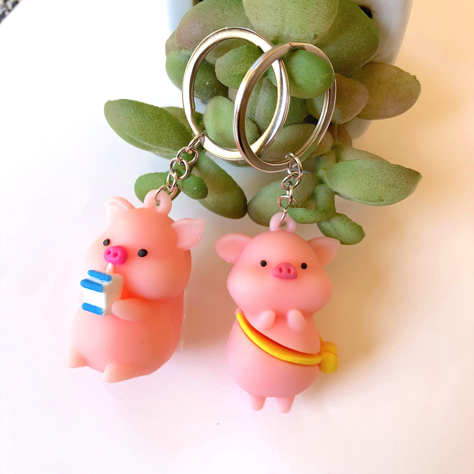 300円 ストラップ キーホルダー 豚 ブタ 樹脂 TARTS 300円 ストラップ キーホルダー 豚 ブタ 樹脂 TARTS 300円