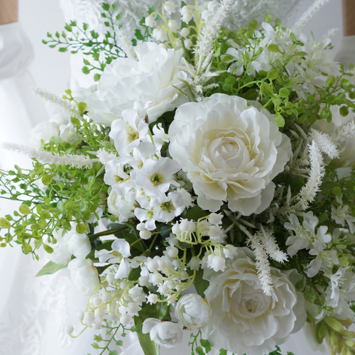 ナチュラルなホワイトグリーンの涼やかウェディングブーケ・ブートニア