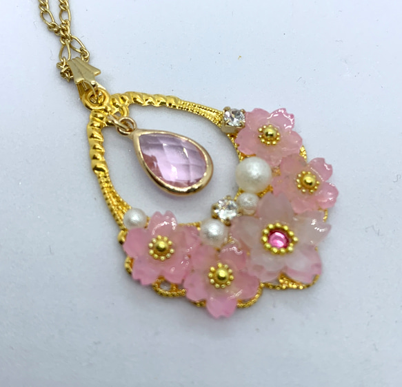 淡い桜にピンクの雫揺れるネックレス【受注生産】 3枚目の画像