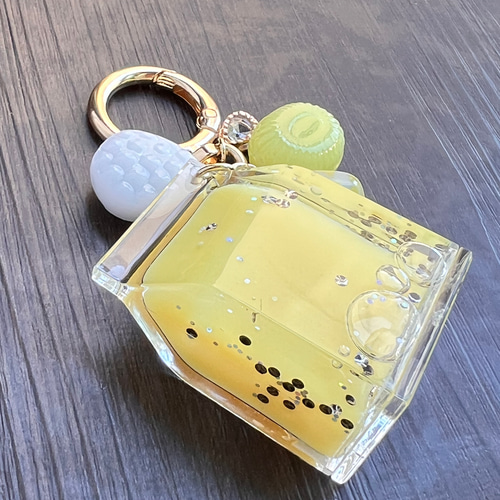 エモかわいい バナナミルクドロップキーホルダー オイルチャーム