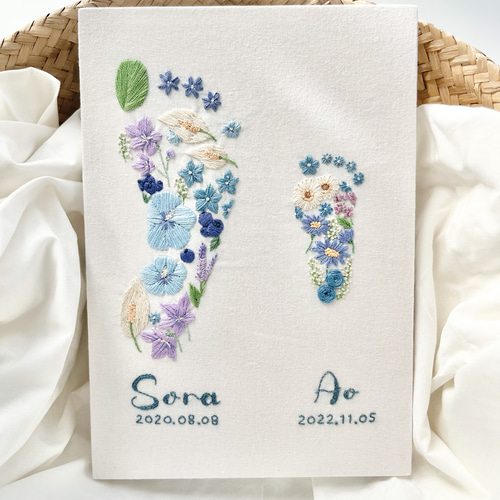 出生記念】ご兄弟の足型フラワー刺繍ボード 11月の誕生花／8月の