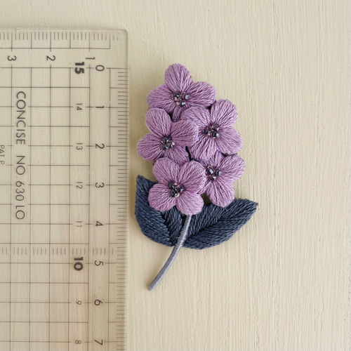 ライラックの刺繍ブローチ＊a ブローチ capriccio 通販 15587381