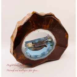 一つ限りの流木アート 海に浮かぶラッコ ジオラマ 流木 フィギュア 置物 インテリア レジン テラリウム 生き物 N9 8枚目の画像