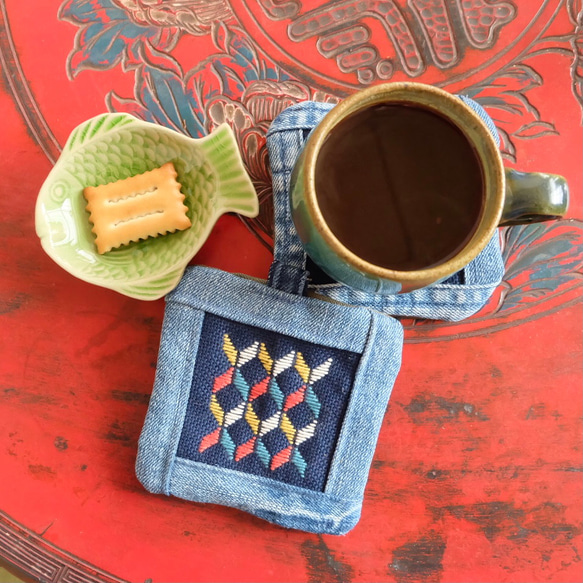 こぎん刺しコースター☺︎ダイヤ【キャンプ☺︎刺繍】デニムリメイク☺︎レトロ 1枚目の画像