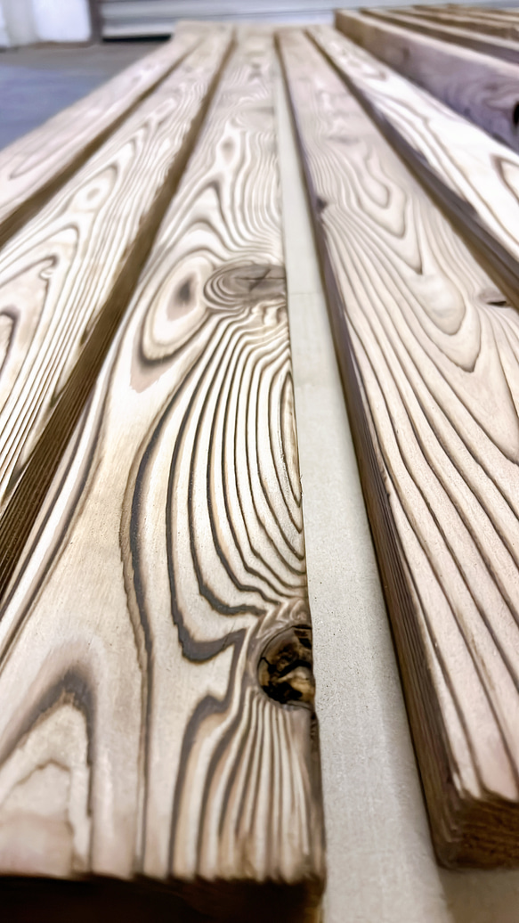 焼杉　木目　2×4　ツーバイフォー　木材　杉　木工 ニス塗装で仕上げた物の例です